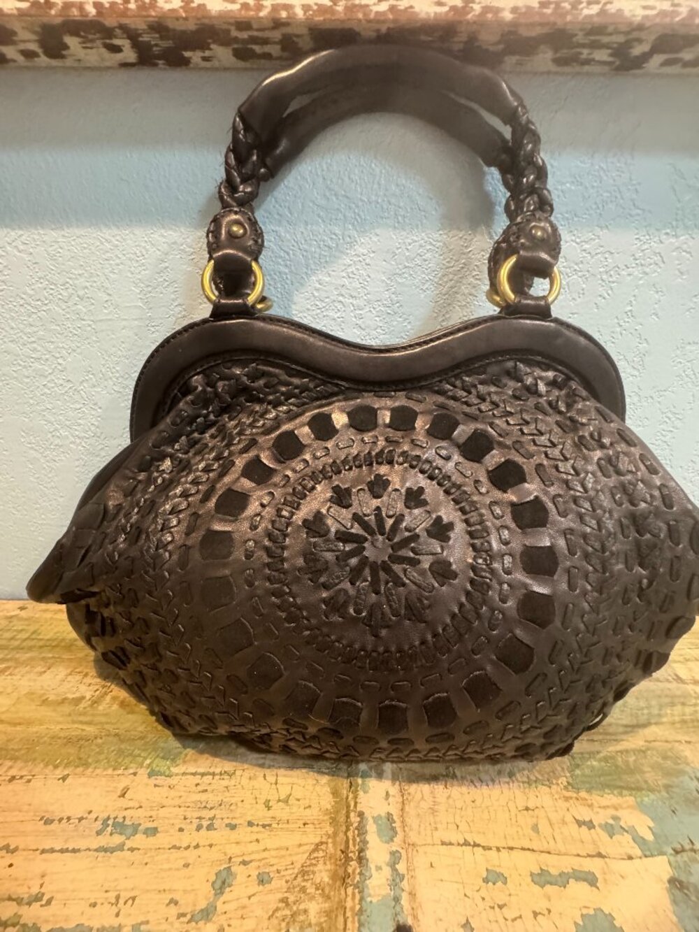 EUC ISABELLA FIORE BLACK WOVEN SUNDIAL PURSE BAG